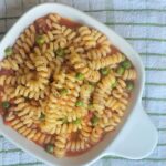 Overhead photo of roasted red pepper and peas pasta dish